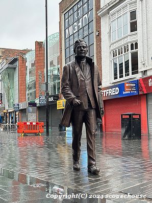 Brian Epstein statue on Whitechapel