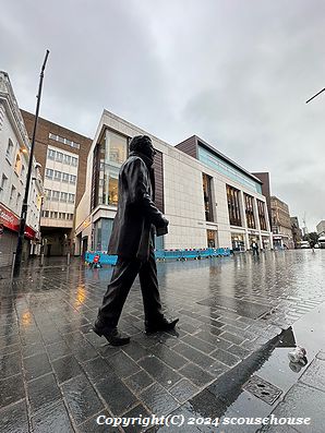 Brian Epstein statue on Whitechapel